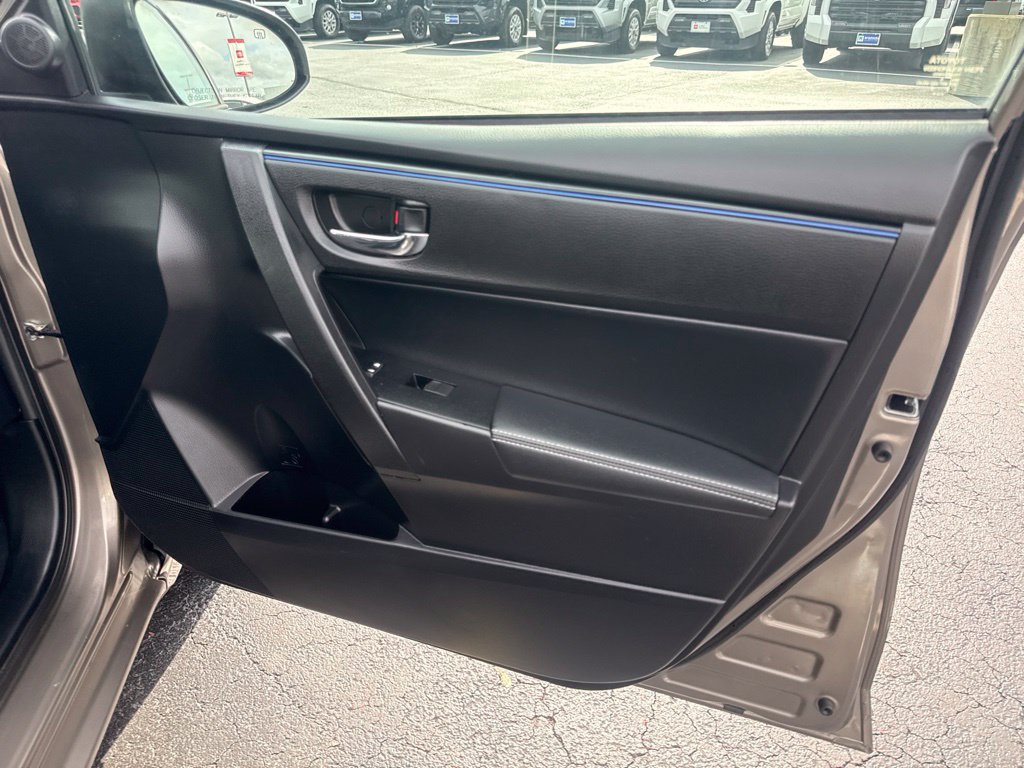 Certified 2017 Toyota Corolla SE w/ SE Premium Package FWD image 21