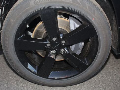 New 2026 Land Rover Defender 130 X-Dynamic SE image 9