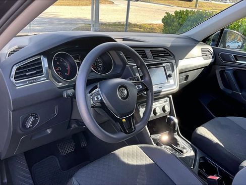 Used 2018 Volkswagen Tiguan S image 18