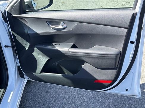 Used 2021 Kia Forte LXS image 8