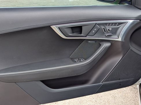 Used 2019 Jaguar F-TYPE Coupe image 11
