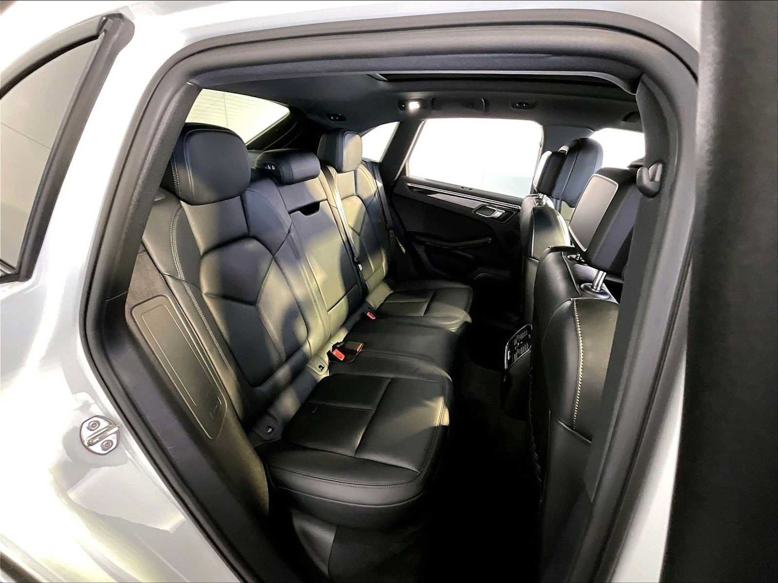 Certified 2023 Porsche Macan AWD/4WD image 23