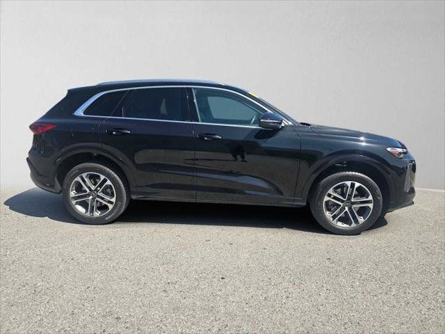 Used 2025 Audi Q5 Premium w/ Convenience Package AWD/4WD image 2