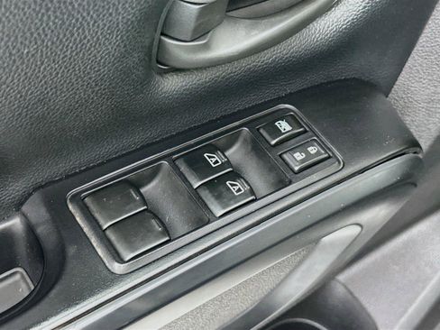 Used 2017 Nissan Titan S AWD/4WD image 18