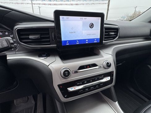 Used 2022 Ford Explorer XLT w/ Equipment Group 202A image 28