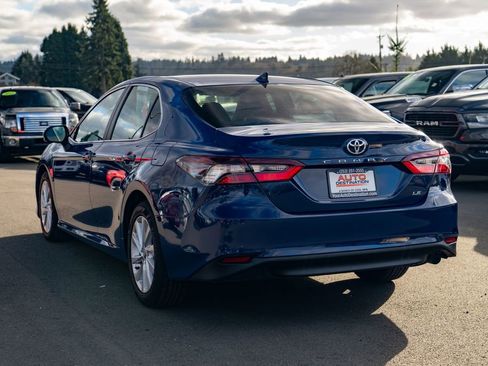 Used 2023 Toyota Camry LE FWD image 11