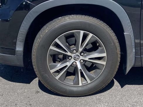 Used 2016 Toyota Highlander XLE AWD/4WD image 5
