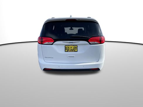 Used 2017 Chrysler Pacifica Touring-L image 5