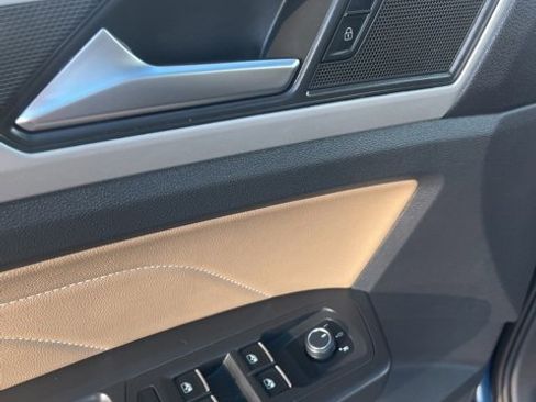 Used 2022 Volkswagen Atlas Cross Sport SE image 12