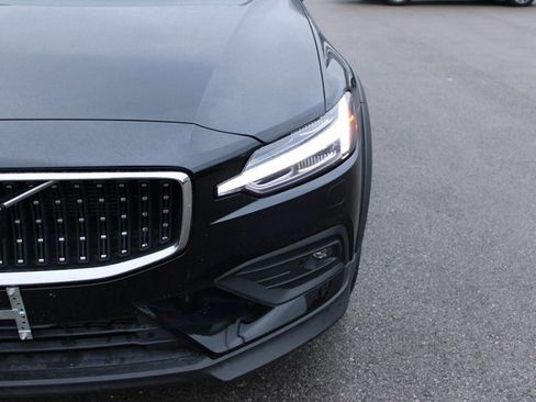 Used 2025 Volvo V60 B5 Cross Country Plus image 43