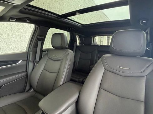 Used 2026 Cadillac XT5 Premium Luxury AWD/4WD image 2