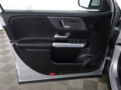 Used 2021 Mercedes-Benz GLB 250 4MATIC w/ Premium Package image 22