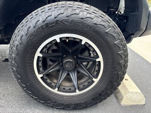 Used 2018 Jeep Wrangler Sport AWD/4WD image 9