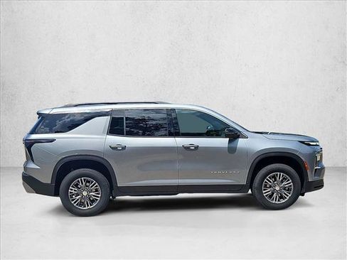 Used 2026 Chevrolet Traverse LT FWD image 4