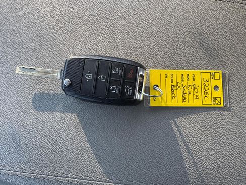 Used 2019 Kia Sedona LX image 29