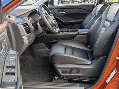 Used 2023 Nissan Rogue SL image 11