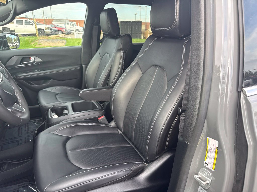Used 2025 Chrysler Pacifica Select FWD image 17