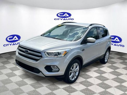 Used 2017 Ford Escape SE w/ Equipment Group 201A FWD image 10
