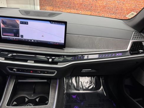 Certified 2025 BMW X5 xDrive40i w/ M Sport Package image 17
