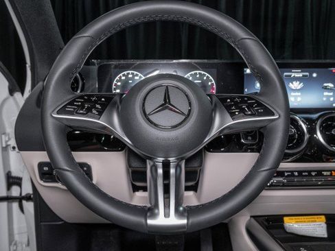 New 2025 Mercedes-Benz GLA 250 4MATIC image 19