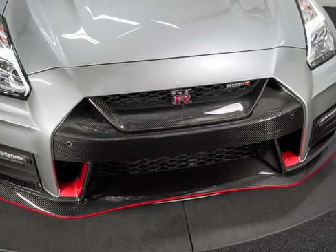Used 2018 Nissan GT-R NISMO AWD/4WD image 15