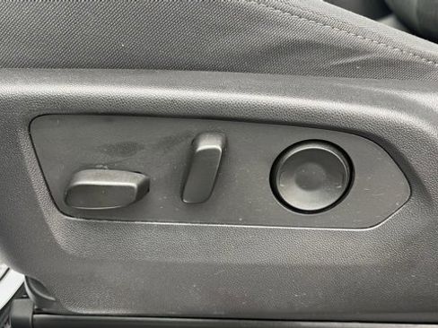 Used 2024 Chevrolet Silverado 2500 LT w/ Convenience Package image 12