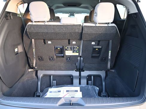 Used 2025 Toyota Sienna LE image 39