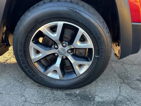 Used 2015 Jeep Cherokee Trailhawk w/ Leather Interior Group image 33