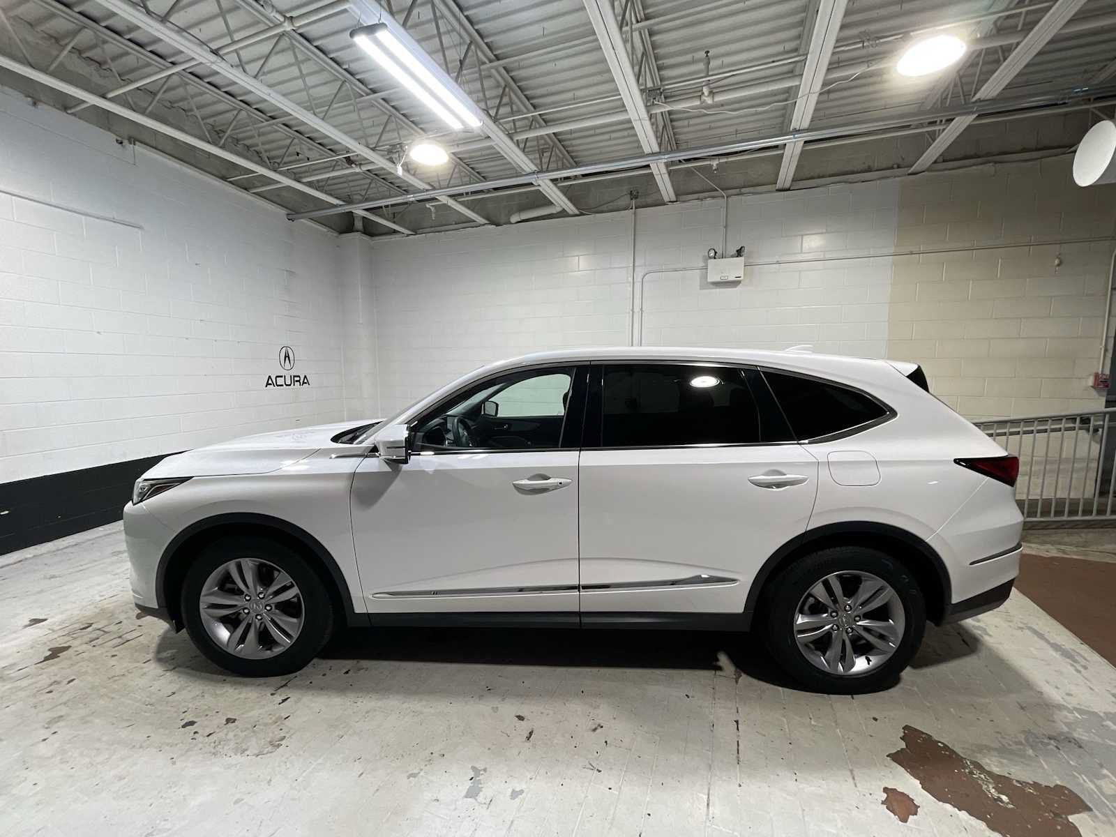 Used 2024 Acura MDX SH-AWD image 3