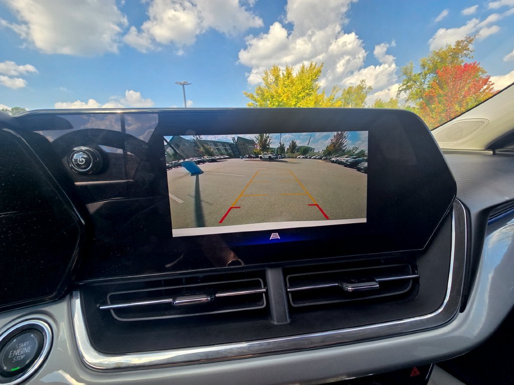 Used 2025 Chevrolet Trax LT w/ LT Convenience Package FWD image 19
