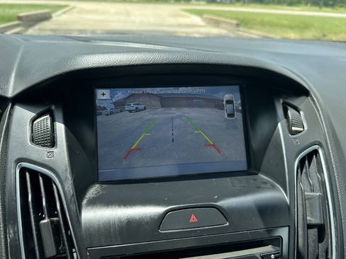 Used 2017 Ford Focus Titanium FWD image 15