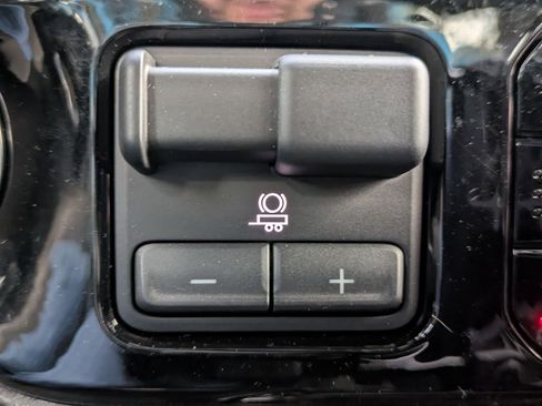 Used 2023 Chevrolet Silverado 1500 ZR2 w/ Technology Package image 21