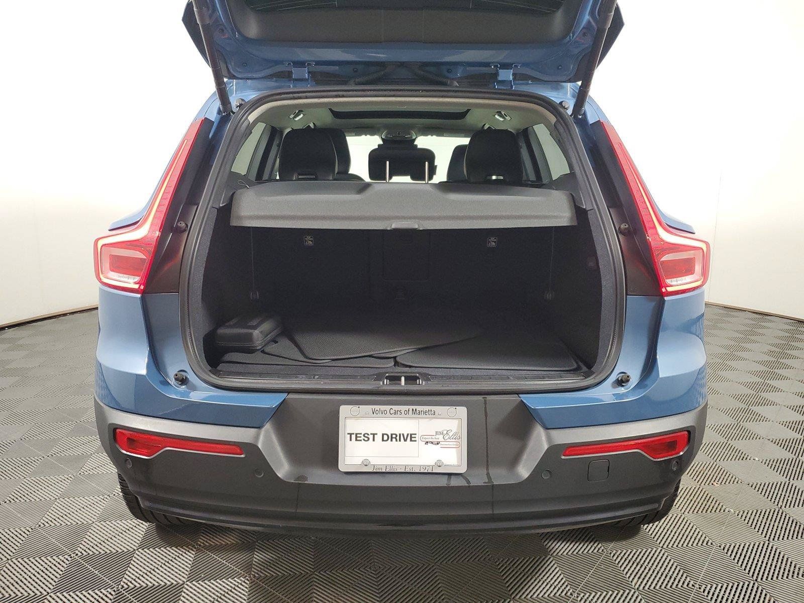 Used 2024 Volvo XC40 B5 Ultimate w/ Protection Package Premier AWD/4WD image 9