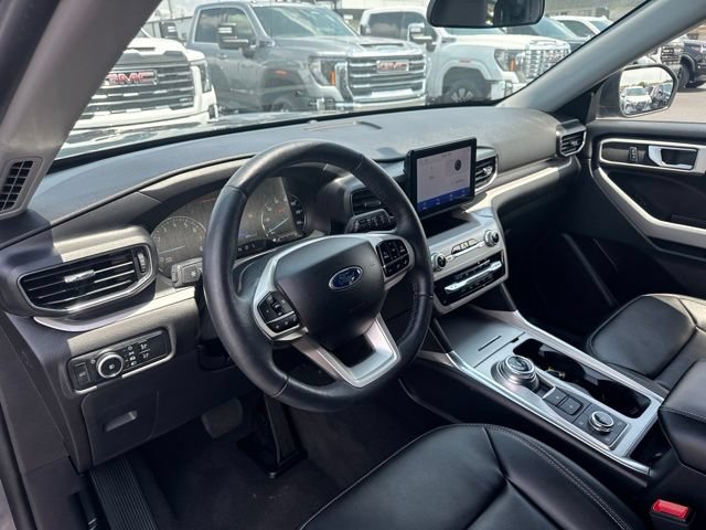 Used 2024 Ford Explorer XLT w/ Equipment Group 202A AWD/4WD image 11