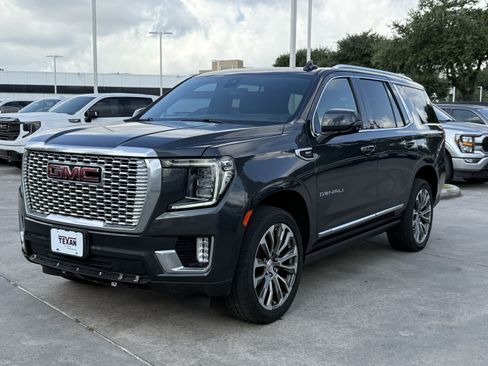 Used 2021 GMC Yukon Denali w/ Denali Premium Package AWD/4WD image 9