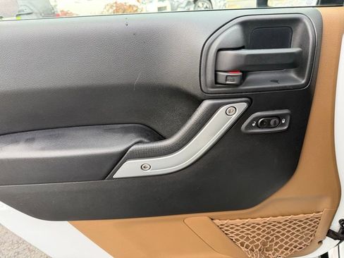 Used 2017 Jeep Wrangler Sahara w/ Mopar Chrome Edition Group image 12