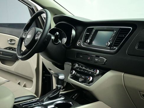 Used 2020 Kia Sedona EX image 29