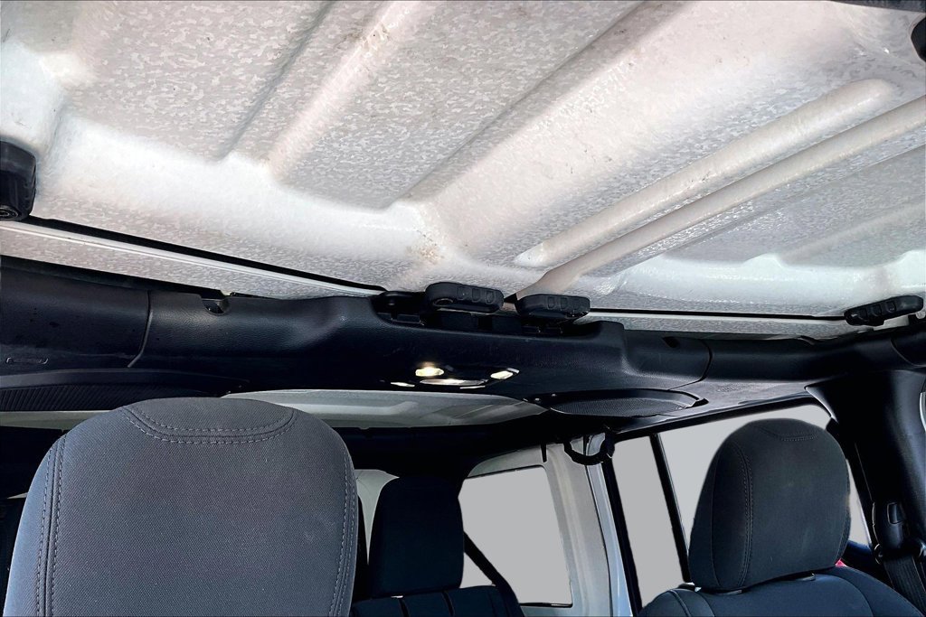 Used 2021 Jeep Wrangler Unlimited Sahara w/ Uconnect 4C Nav & Sound Group AWD/4WD image 22