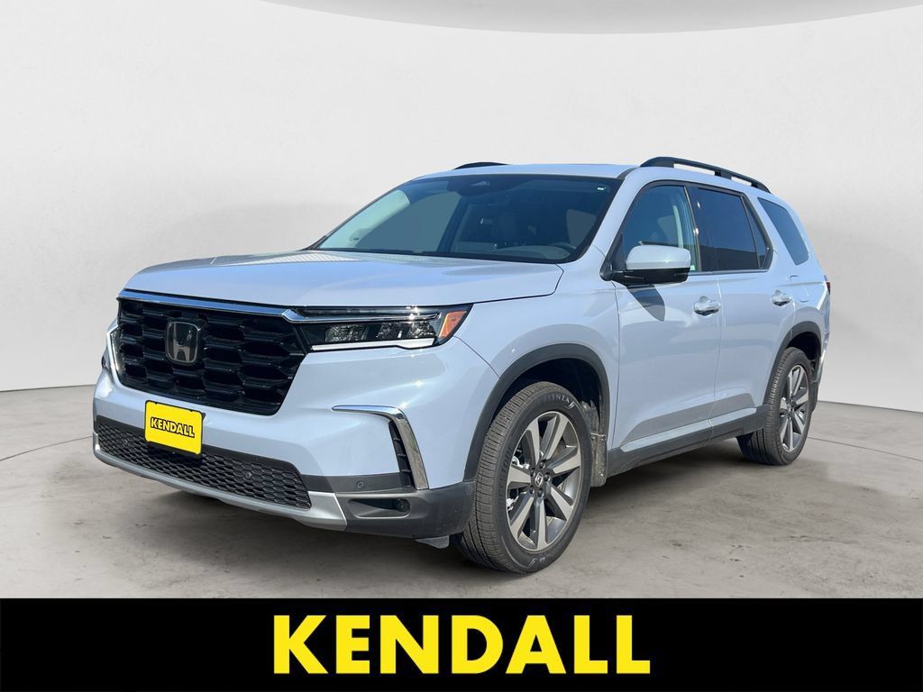 Used 2025 Honda Pilot Touring image 1
