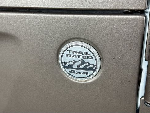 Used 2018 Jeep Wrangler Unlimited Sahara image 29