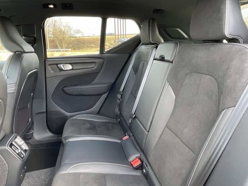 Certified 2022 Volvo XC40 P8 Recharge Plus image 12