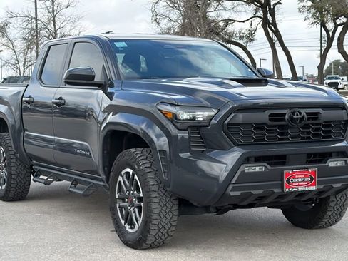 Used 2024 Toyota Tacoma TRD Sport image 3