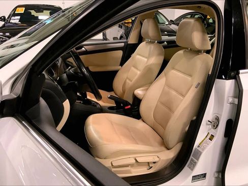 Used 2017 Volkswagen Jetta SE image 7