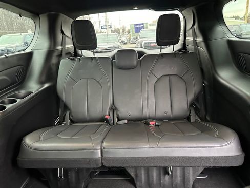 Used 2021 Chrysler Pacifica Touring-L w/ Uconnect Theater Family Group image 27