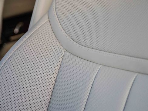 New 2026 Land Rover Range Rover SE image 28