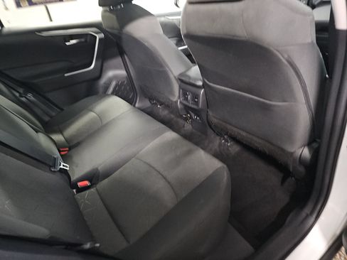 Used 2021 Toyota RAV4 XLE w/ Convenience Package FWD image 11