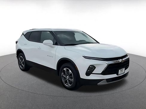 Used 2026 Chevrolet Blazer LT FWD image 3