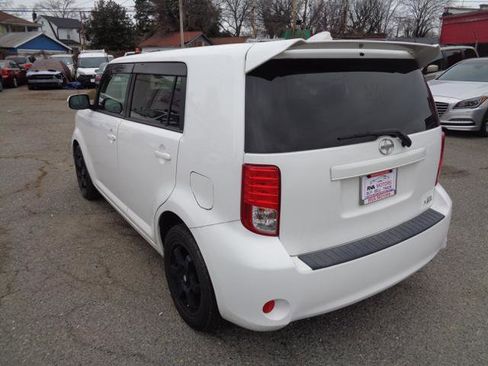 Used 2012 Scion xB 5-Door Wagon 5-Spd MT image 17