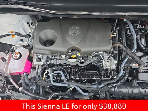 Used 2025 Toyota Sienna LE image 38