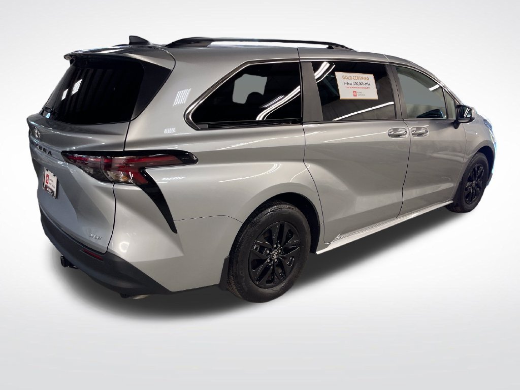 Used 2025 Toyota Sienna XLE w/ XLE Plus Package AWD/4WD image 5